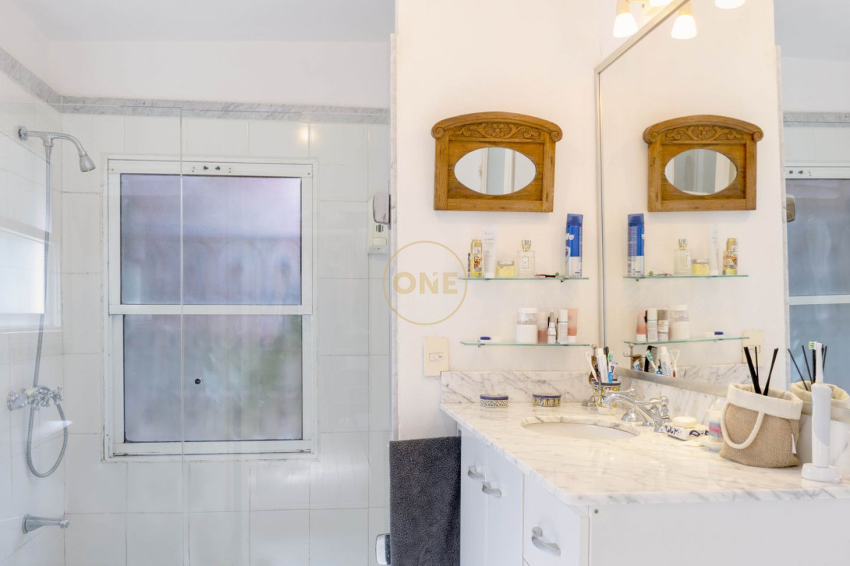 Chacra ID.2047 - Chacra colonial con piscina en Camino Lussich -           Country Estate with colonial cottage house