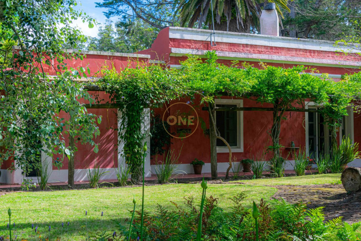 Chacra ID.2047 - Chacra colonial con piscina en Camino Lussich -           Country Estate with colonial cottage house