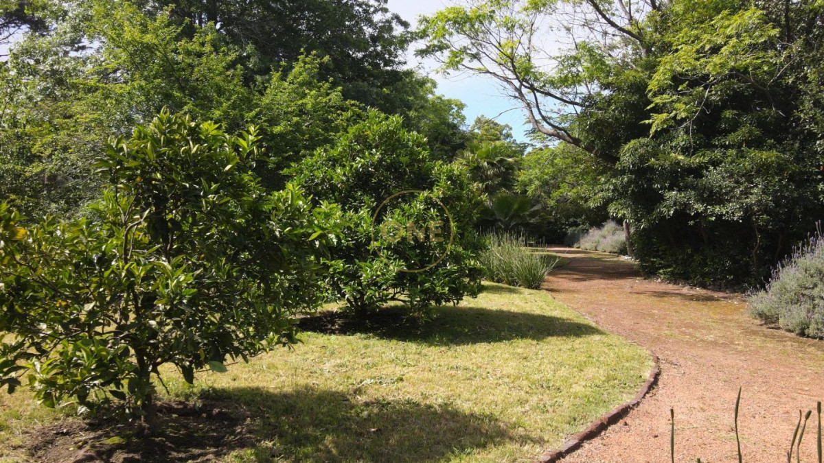 Chacra ID.2047 - Chacra colonial con piscina en Camino Lussich -           Country Estate with colonial cottage house