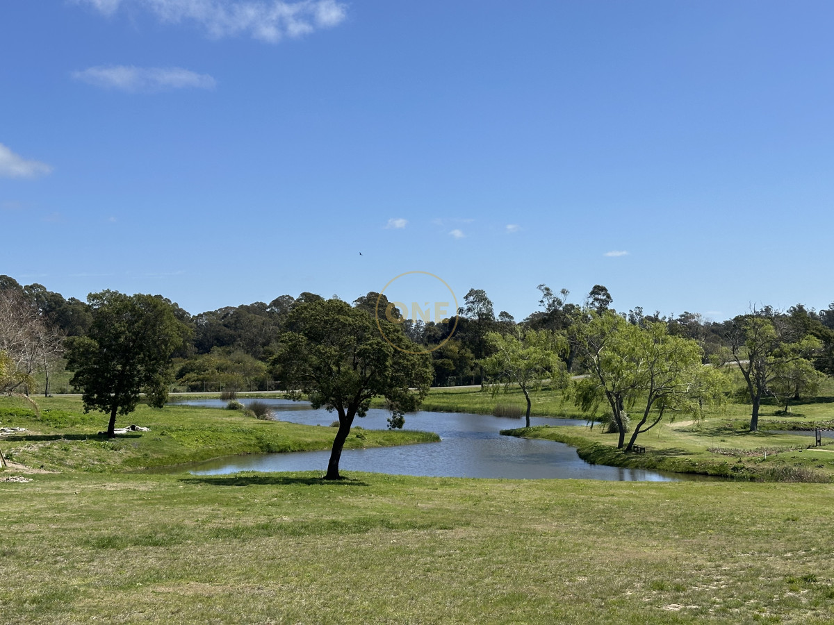Terreno ID.1941 - Pueblomio Chacras Del Golf Lote En Venta Sobre Lago 