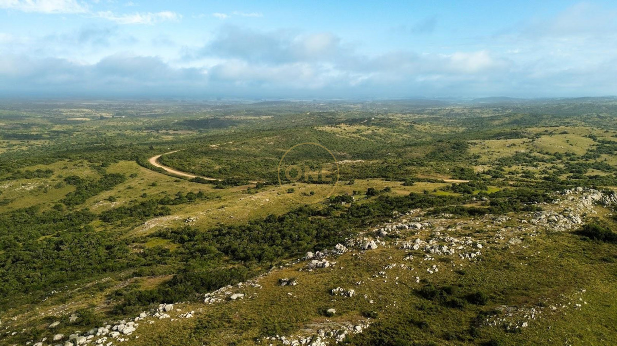 Terreno ID.1992 - Entre Cañadas y Silencios: 7 Hectáreas y media en Aiguá