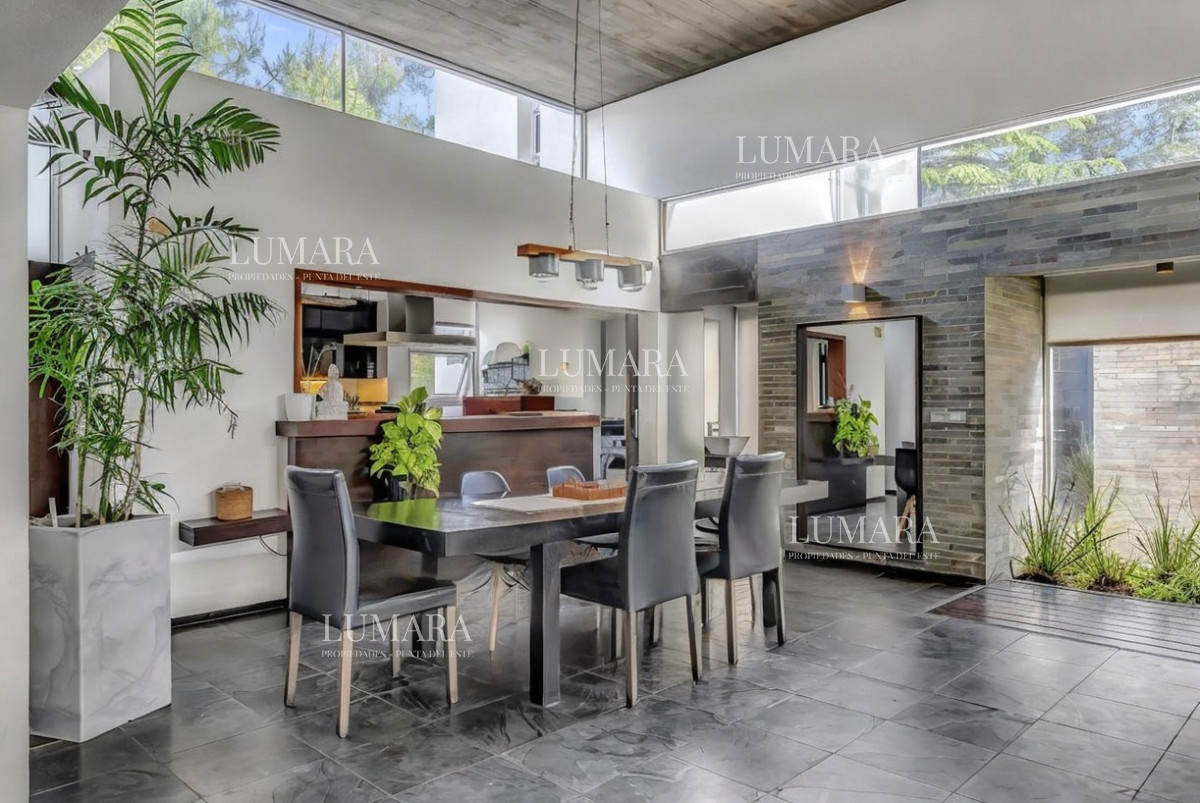 Casa ID.3730 - Casa moderna - 5 dormitorios San Rafael