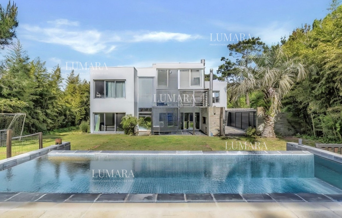 Casa ID.3730 - Casa moderna - 5 dormitorios San Rafael