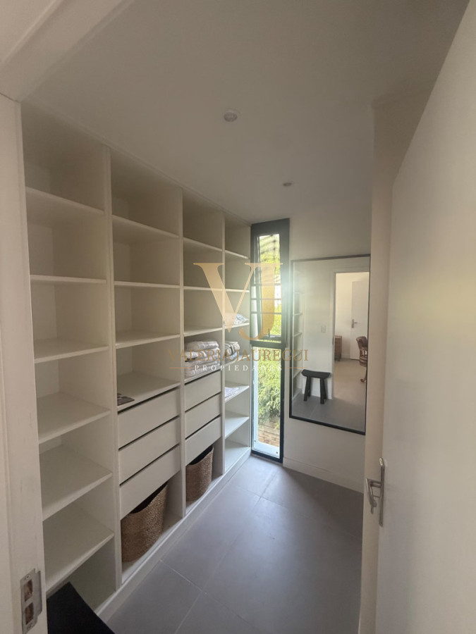 Casa ID.994 - Casa en alquiler 4 dormitorios La Barra
