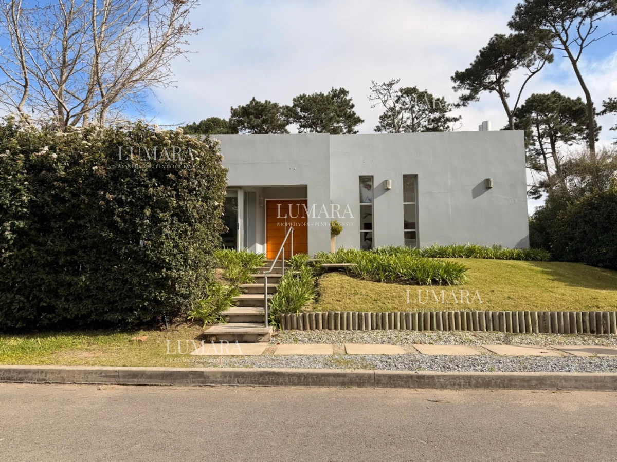 Casa ID.3735 - Casa el La Arbolada - El barrio mas consolidado de Punta del Este