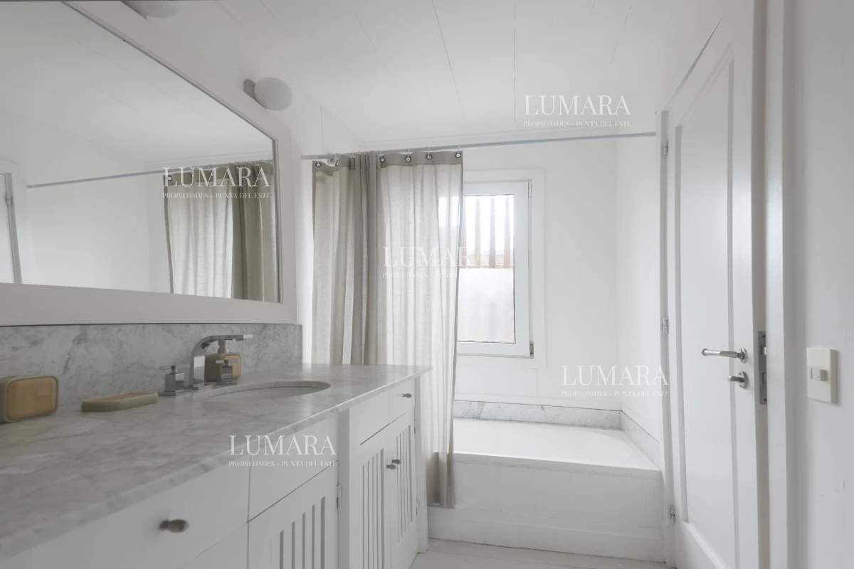 Casa ID.2170 - CASA EN EL PUEBLO DE JOSÉ IGNACIO SOBRE EL MAR