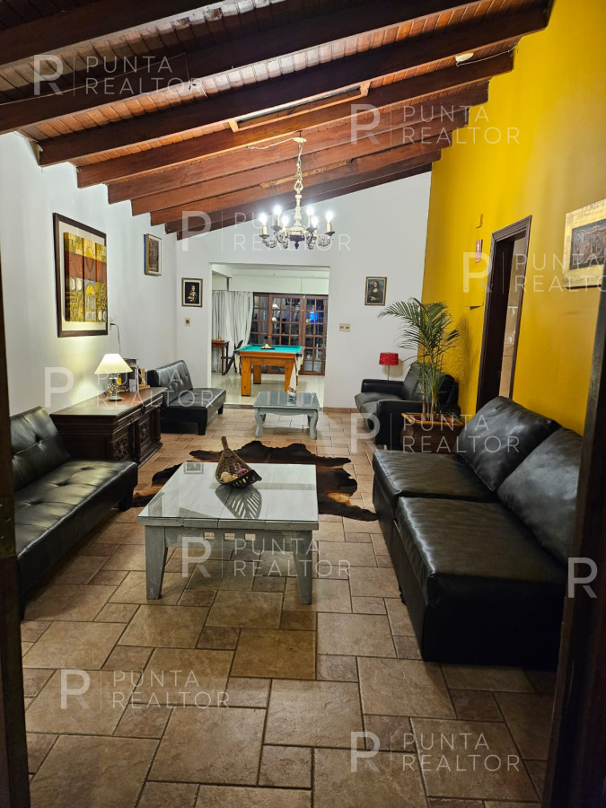 Casa ID.1885 - ALQUILER CASA PUNTA BALLENA 6 DORMITORIOS Y PISCINA