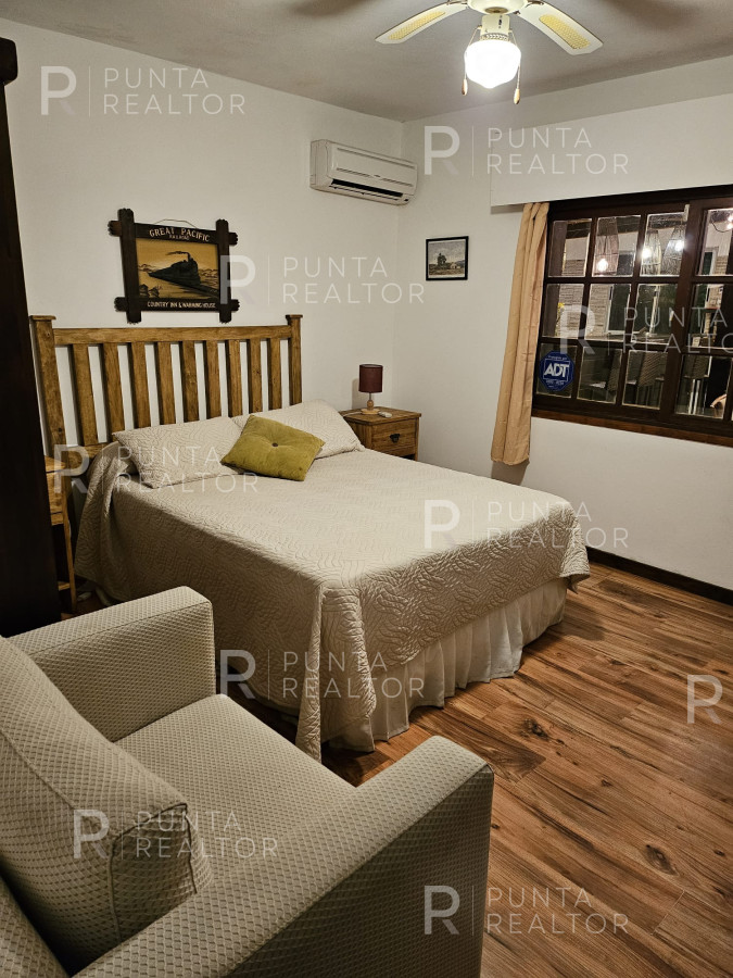 Casa ID.1885 - ALQUILER CASA PUNTA BALLENA 6 DORMITORIOS Y PISCINA