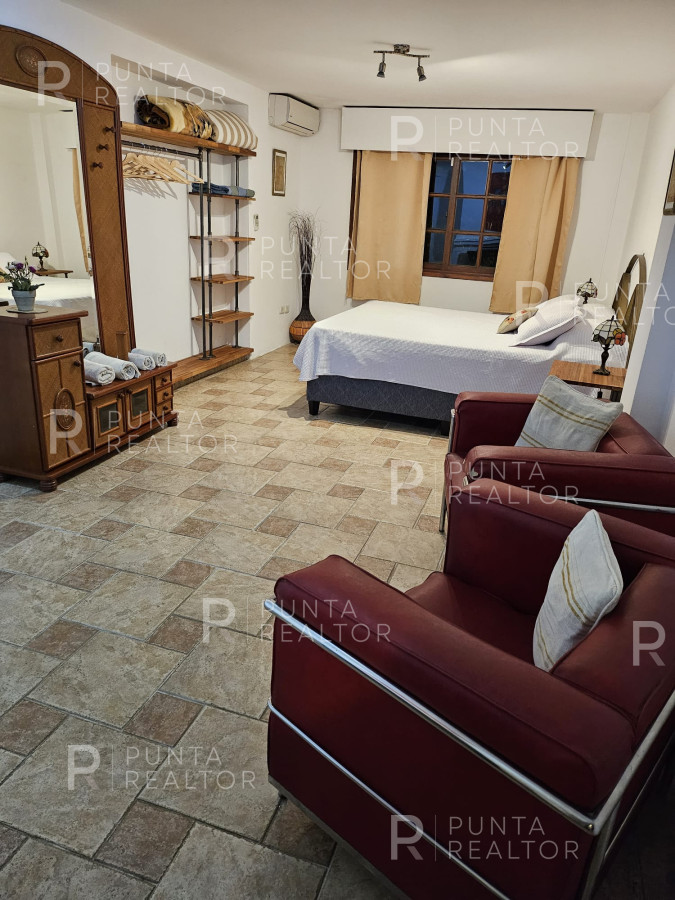 Casa ID.1885 - ALQUILER CASA PUNTA BALLENA 6 DORMITORIOS Y PISCINA
