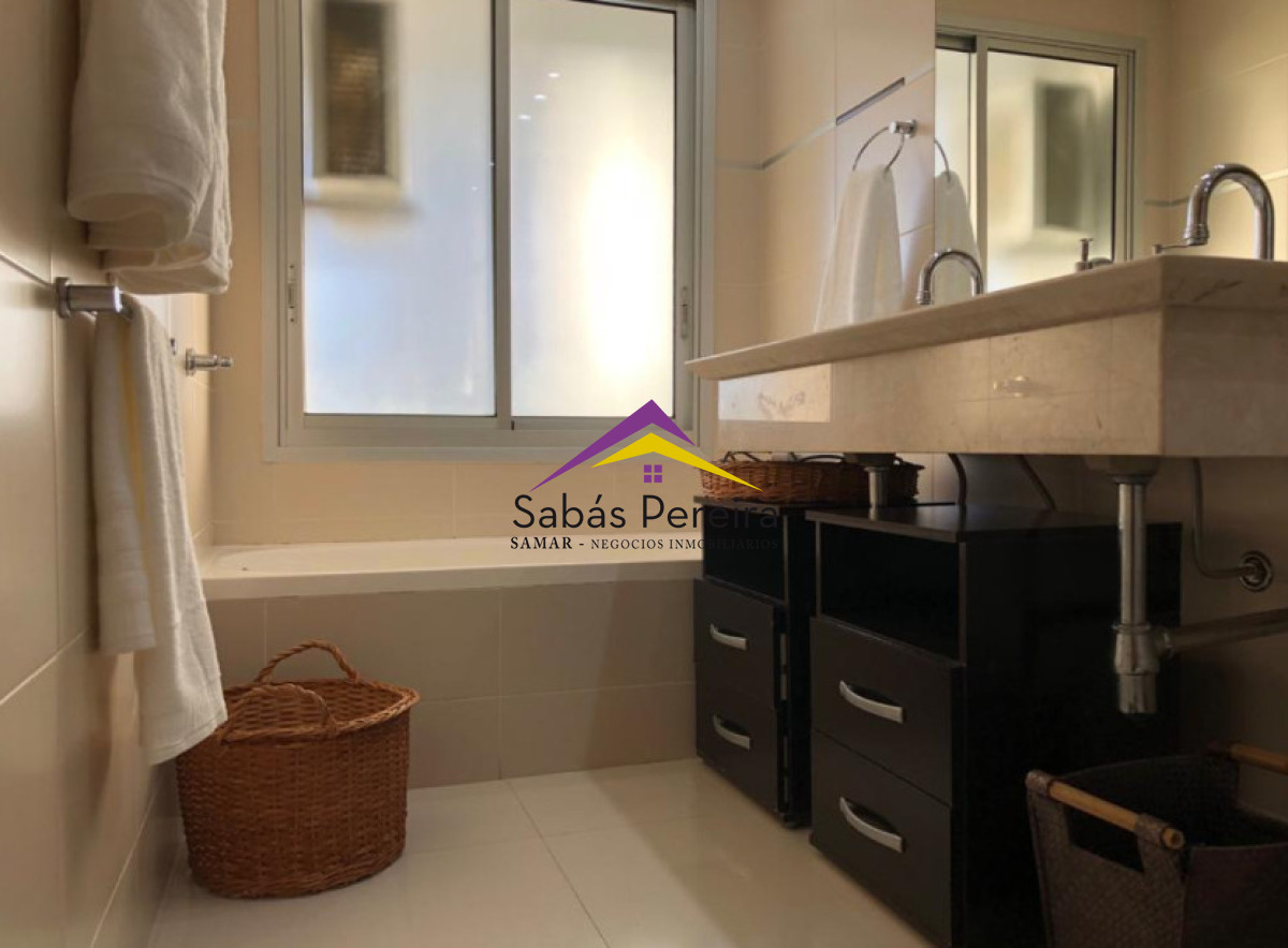 Apartamento ID.41711 - Apartamento en Torre de Categoría a pasos de Enjoy - Playa Mansa, Punta del Este