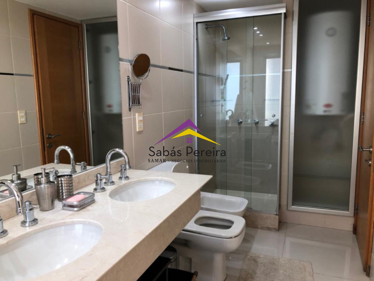 Apartamento ID.41711 - Apartamento en Torre de Categoría a pasos de Enjoy - Playa Mansa, Punta del Este