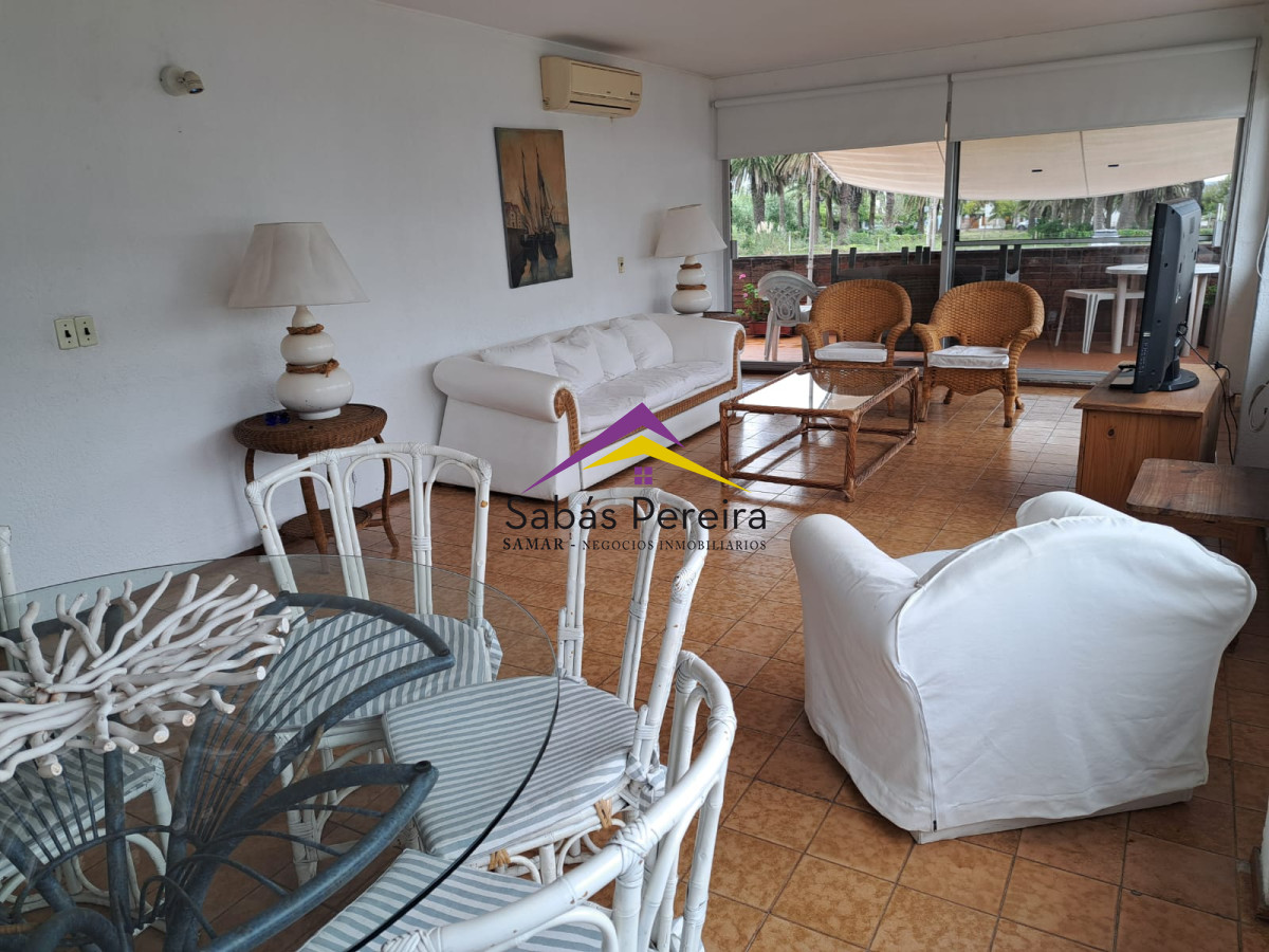 Apartamento ID.41057 - Apartamento de 3 dormitorios con amplia terraza en zona Faro