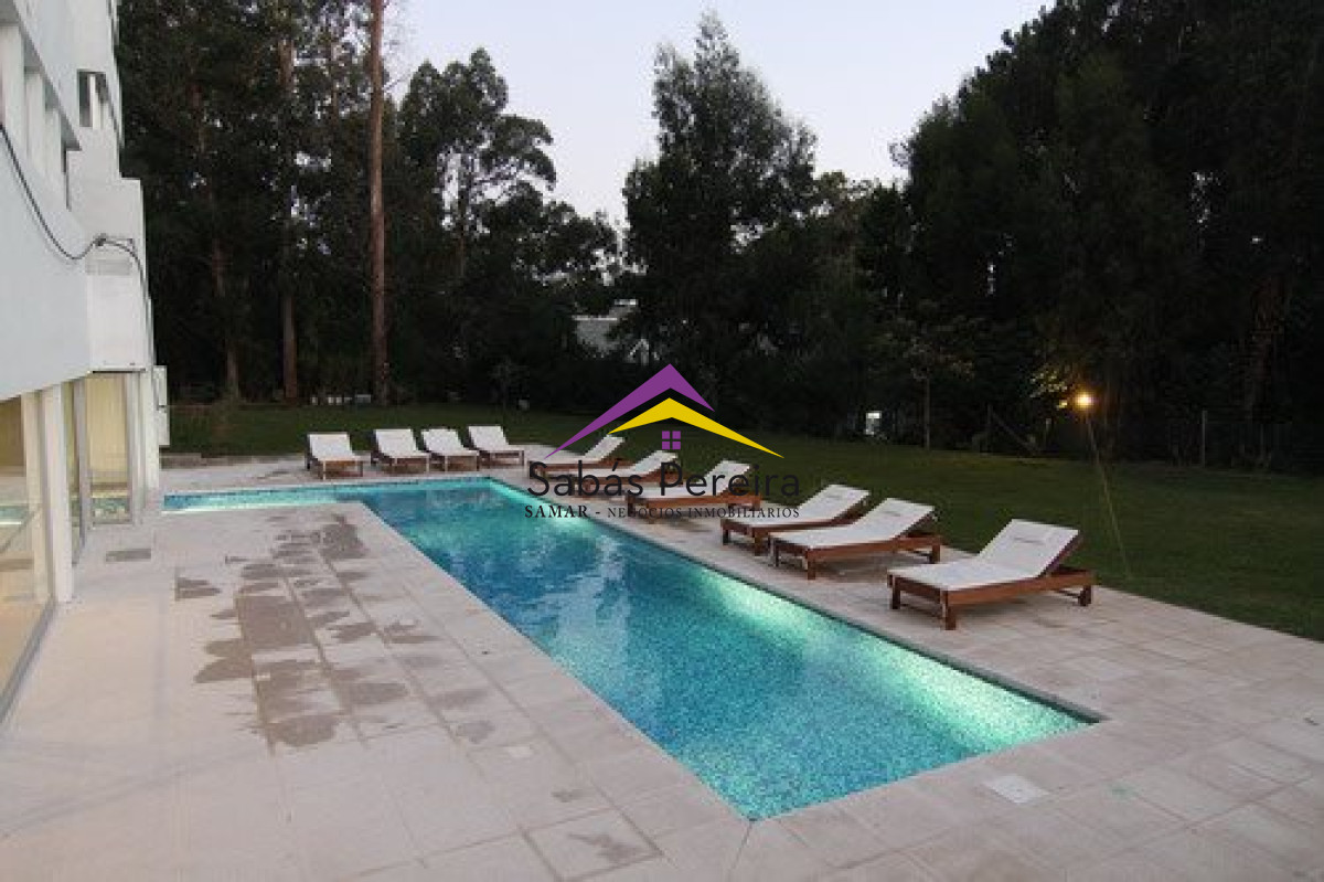 Apartamento ID.38802 - Apartamento en Rincón del Indio, 2 dormitorios en alquiler temporal. Con cochera