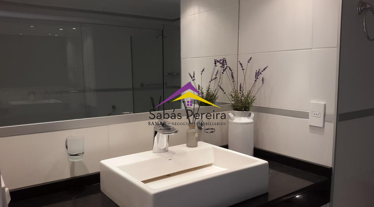 Apartamento ID.38590 - Apartamento de 4 dormitorios en la península de Punta del Este, Gorlero y 21. 