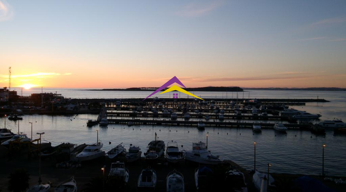 Apartamento ID.38590 - Apartamento de 4 dormitorios en la península de Punta del Este, Gorlero y 21. 