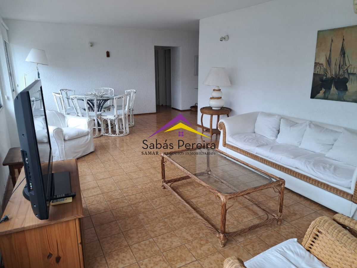 Apartamento ID.41057 - Apartamento de 3 dormitorios con amplia terraza en zona Faro