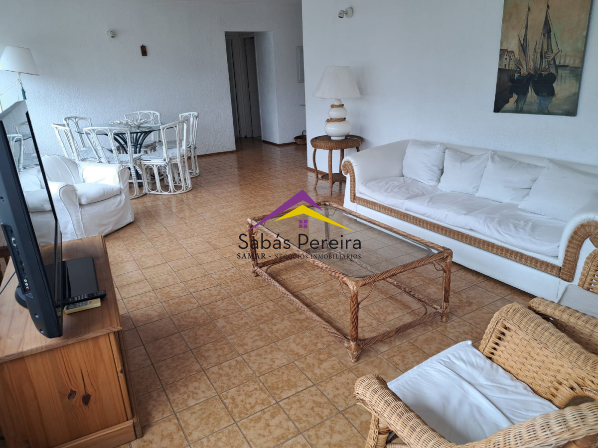 Apartamento ID.41057 - Apartamento de 3 dormitorios con amplia terraza en zona Faro