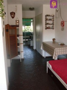 Apartamento 1 dormitorio y medio ubicado en zona de Arcobaleno a 4 cuadras del mar.