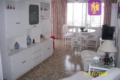 Excelente apartamento de 2 dormitorios y 2 baños reciclado.