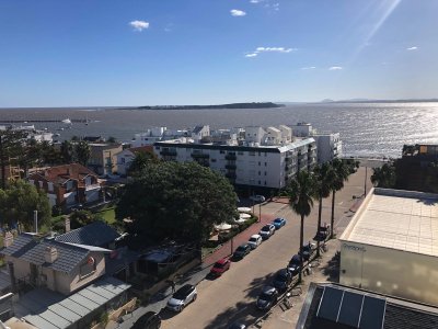 VENTA 3 DORMITORIOS Y SERVICIO PUNTA DEL ESTE CON VISTA AL MAR