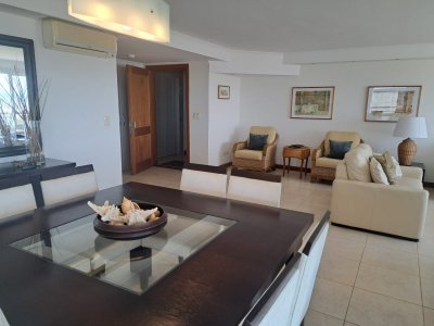 ALQUILER 4 DORMITORIOS BRAVA PUNTA DEL ESTE