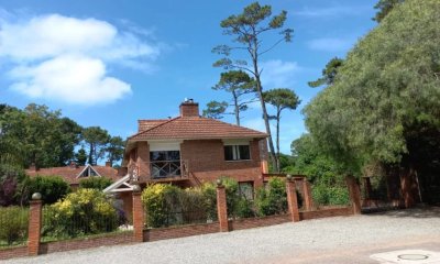 VENTA CASA EN COMPLEJO CON PISCINA PUNTA DEL ESTE