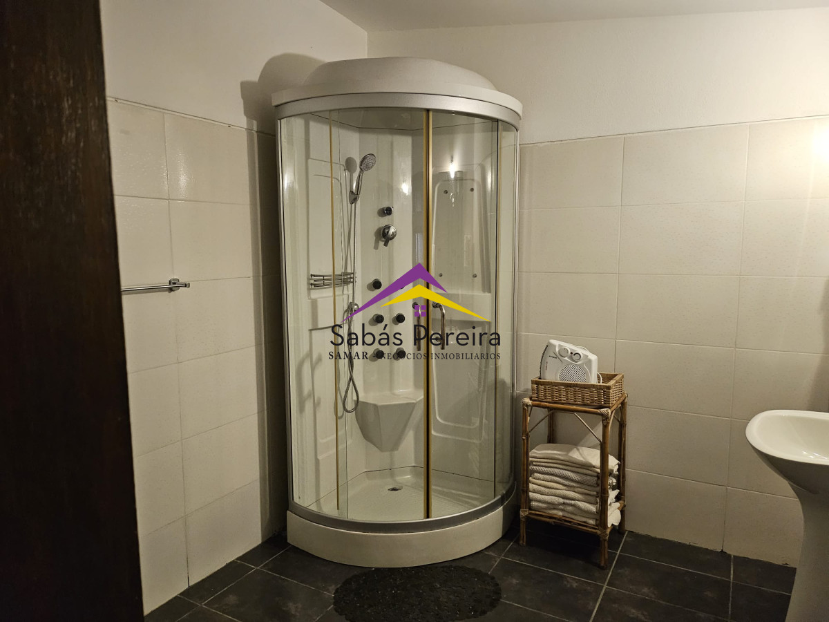 Casa ID.38249 - ALQUILER CASA PUNTA BALLENA 6 DORMITORIOS Y PISCINA