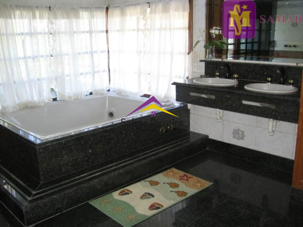 Casa ID.38230 - Venta de Casa de 6 dormitorios Punta del Este Mansa