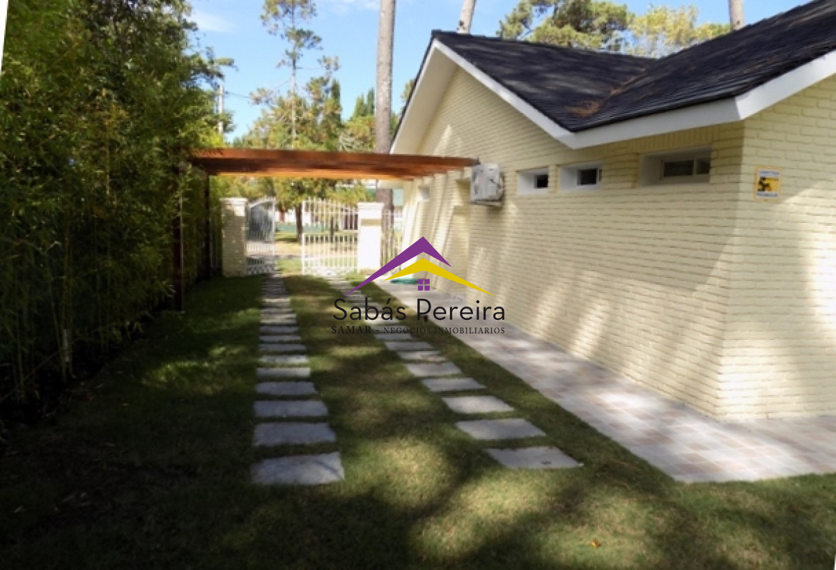 Casa ID.38416 - Casa de 4 dormitorios en Punta del Este en Venta
