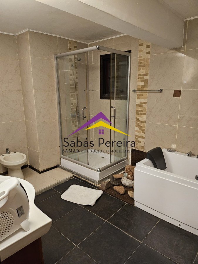 Casa ID.38249 - ALQUILER CASA PUNTA BALLENA 6 DORMITORIOS Y PISCINA