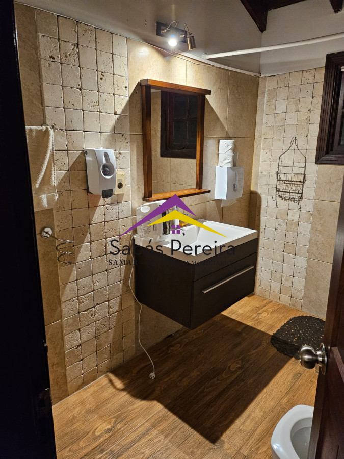 Casa ID.38249 - ALQUILER CASA PUNTA BALLENA 6 DORMITORIOS Y PISCINA