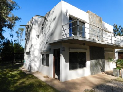 Venta casa 2 dormitorios 2 baños, Bella Vista, Piriapolis, Maldonado