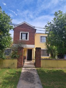 VENTA CASA MALDONADO Y DOS APTOS