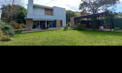 Casa en venta 2 dormitorios, 2 baños. Playa Hermosa, Piriapolis, Maldonado.