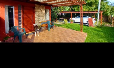 Venta de negocio + 2 casa total 2 dormitorio, 4 baño. Playa Hermosa, Piriápolis, Maldonado.