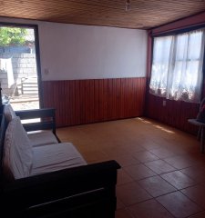 SE VENDE CASA TIPO APARTAMENTO DE 1 DORMITORIO CON PATIO