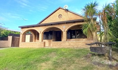 Venta casa 2 dormitorio, 2 baño. Playa Hermosa, Piriápolis, Maldonado.