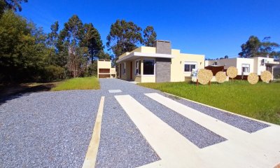 Venta casa 2 dormitorio, 2 baño. Pueblo Arena, Piriápolis, Maldonado.