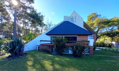 Venta casa 3 dormitorio, 2 baño. Barrio Country, Piriápolis, Maldonado.