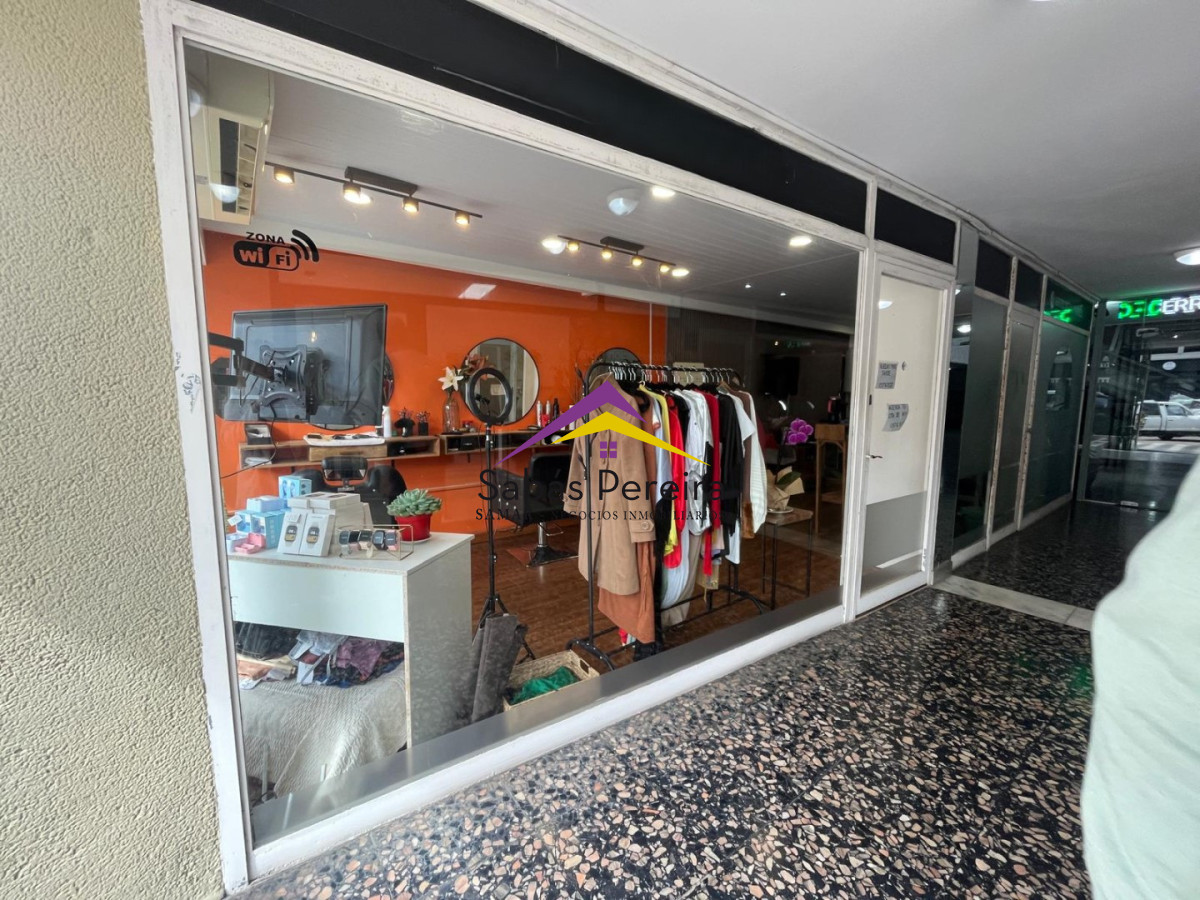 Local Comercial ID.40685 - Local comercial en Gorlero con vidriera a la calle 28