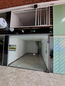 ALQUILER LOCAL COMERCIAL EN PUNTA DEL ESTE CON BAÑO
