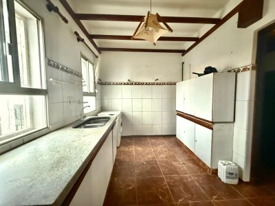 Vende apartamento 2 dormitorios en el centro de Maldonado