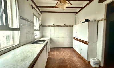 Vende apartamento 2 dormitorios en el centro de Maldonado