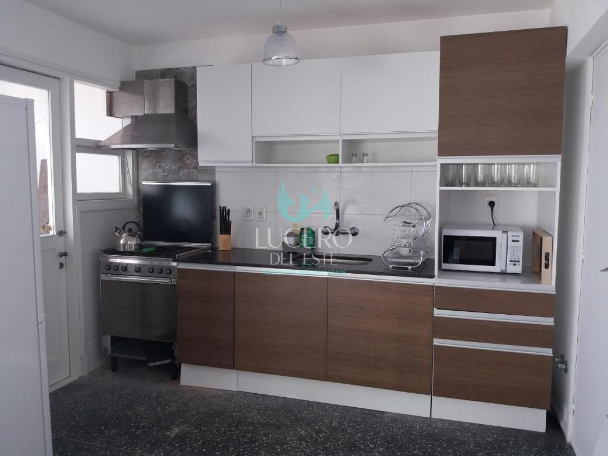 Apartamento ID.1241 - Alquiler Anual o Invernal Apartamento 2 dormitorios en Punta del este, Aidy Grill