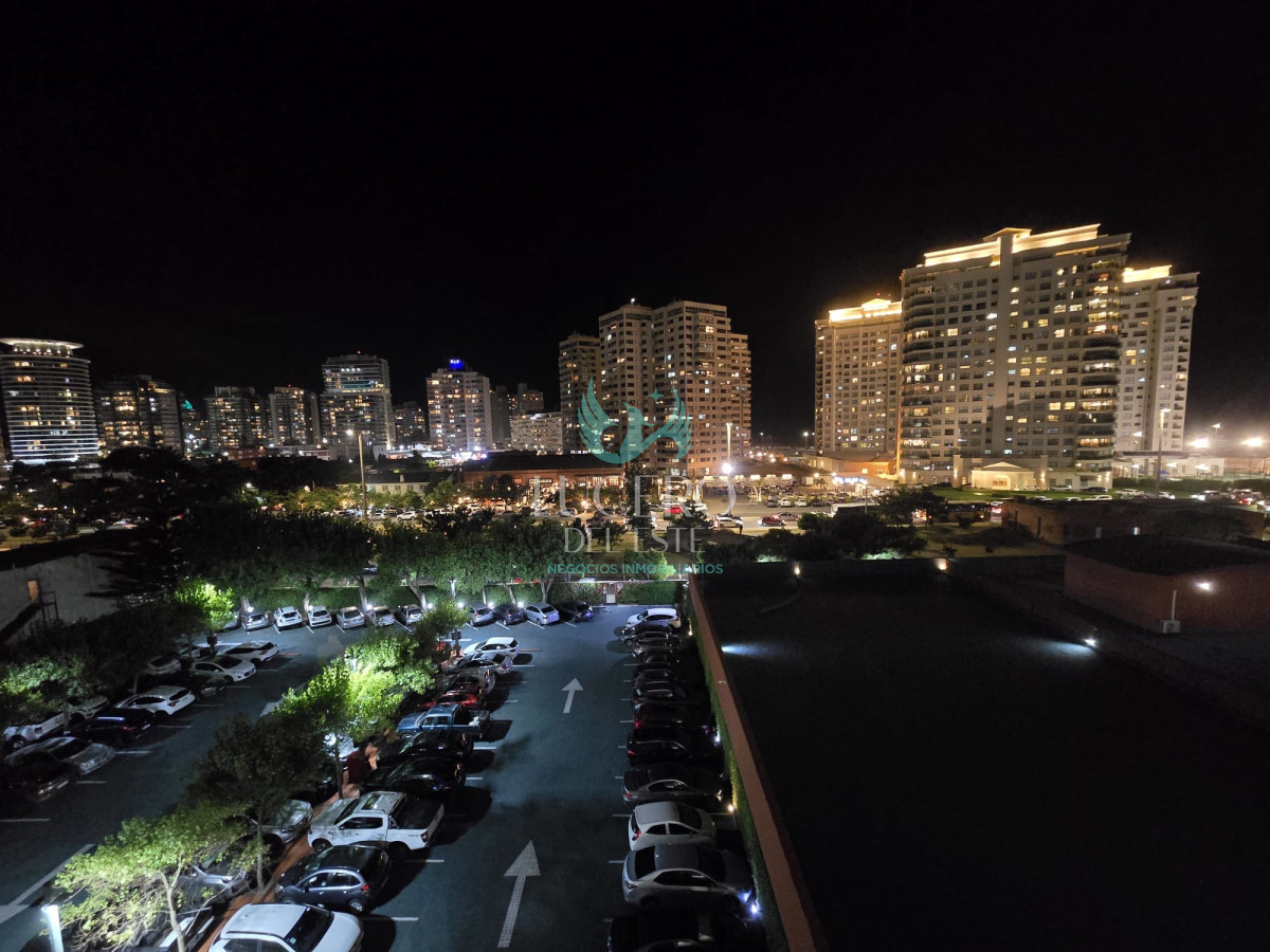 Apartamento ID.1042 - Venta apartamento 1 dormitorio y medio en Punta del este, Primera línea