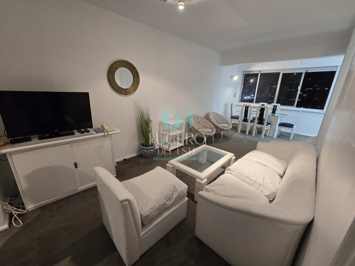 Apartamento ID.1042 - Venta apartamento 1 dormitorio y medio en Punta del este, Primera línea