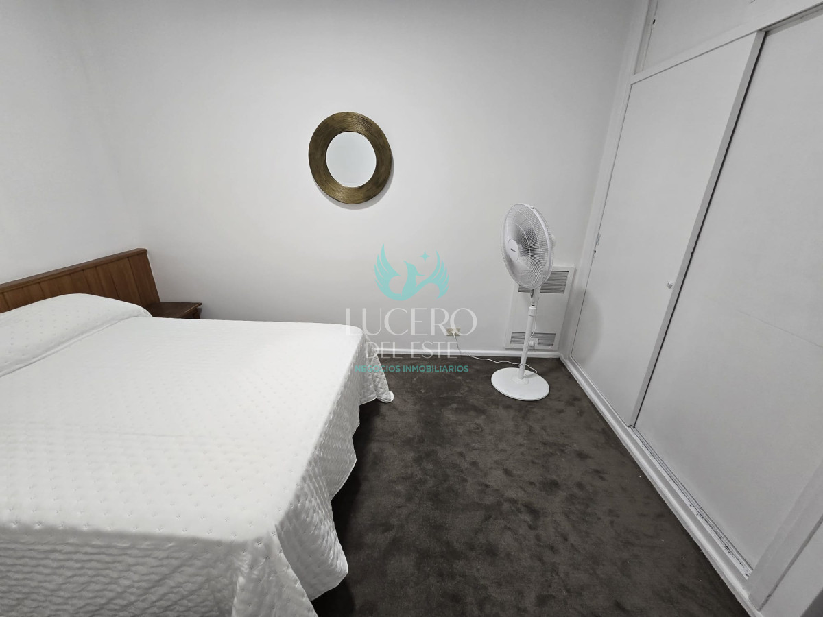 Apartamento ID.1042 - Venta apartamento 1 dormitorio y medio en Punta del este, Primera línea