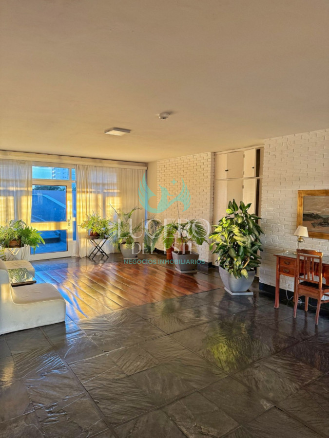 Apartamento ID.1042 - Venta apartamento 1 dormitorio y medio en Punta del este, Primera línea