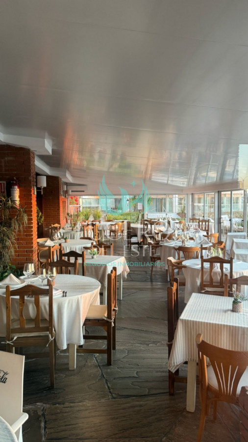 Apartamento ID.1042 - Venta apartamento 1 dormitorio y medio en Punta del este, Primera línea