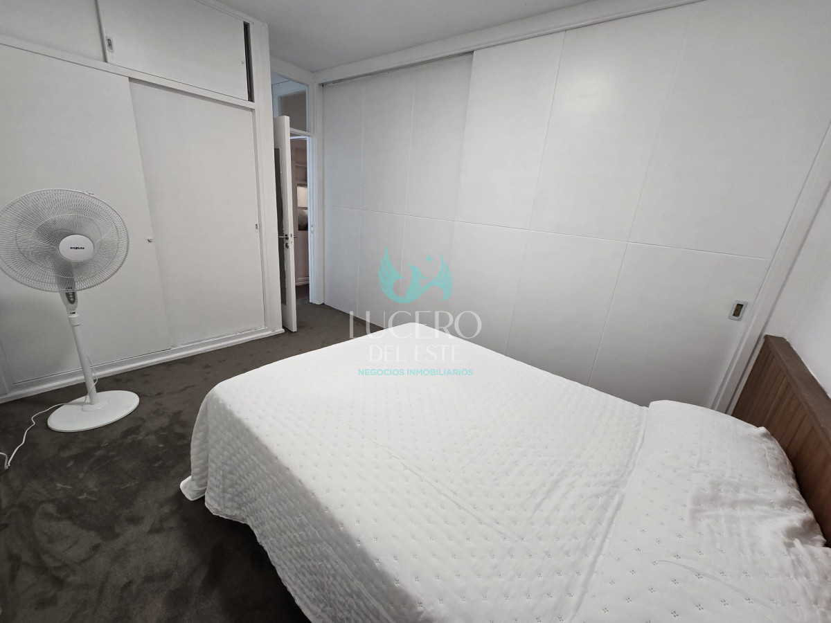 Apartamento ID.1042 - Venta apartamento 1 dormitorio y medio en Punta del este, Primera línea